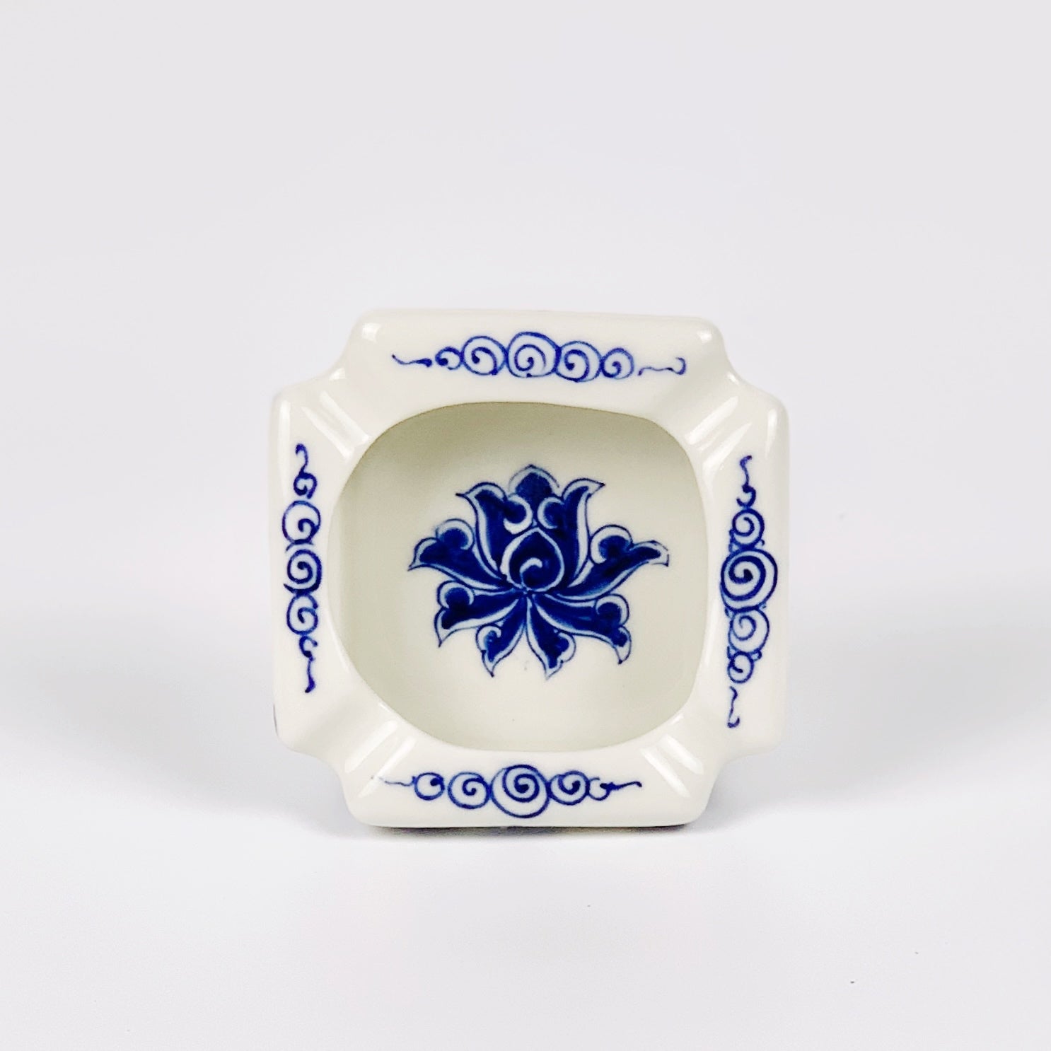 Supreme Small Ashtray Blue 灰皿 Supreme Small Ashtray Blue | Hype Clothinga